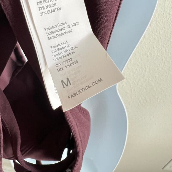 New Fabletics Principal Longline Medium Impact Sport Bra Women's M Dark Red Pad - Picture 3 of 4